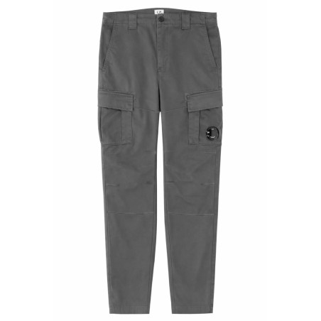 PANTALONE CARGO CON PATCH LOGO