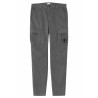 PANTALONE CARGO CON PATCH LOGO