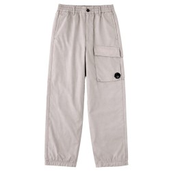 PANTALONE CARGO CON PATCH LOGO