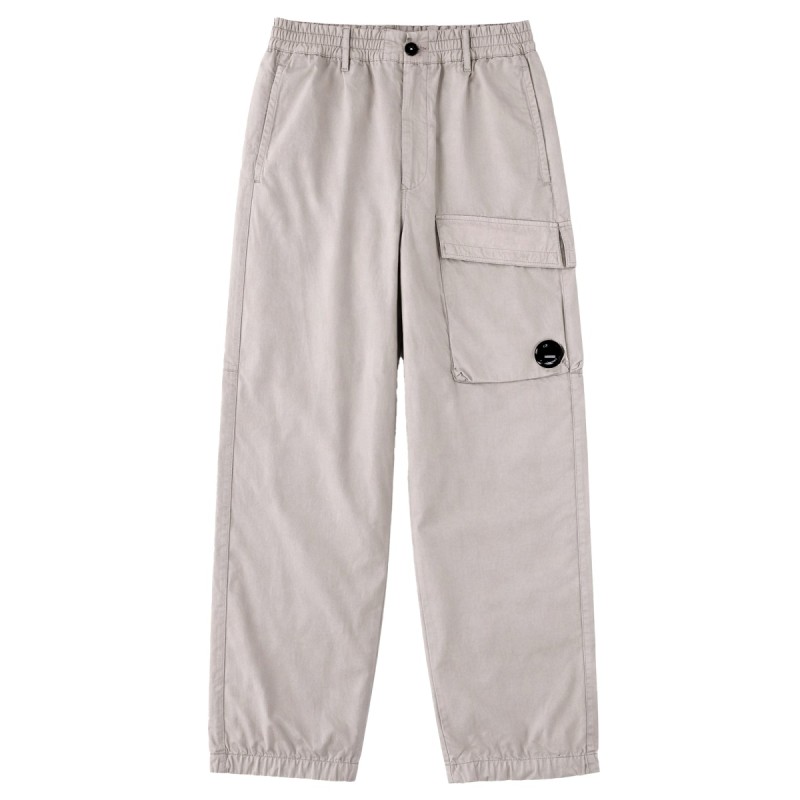 PANTALONE CARGO CON PATCH LOGO