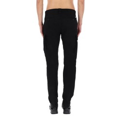 PANTALONE CARGO CON PATCH LOGO