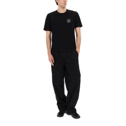 PANTALONE CARGO CON PATCH LOGO