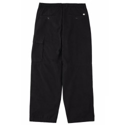 PANTALONE CARGO CON PATCH LOGO