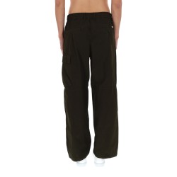 PANTALONE CARGO CON PATCH LOGO