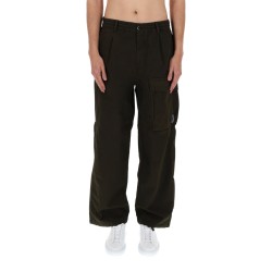 PANTALONE CARGO CON PATCH LOGO