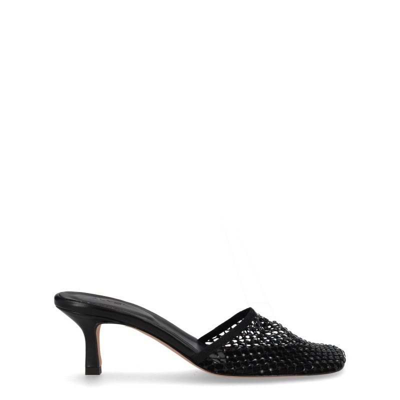 HEELED SHOE