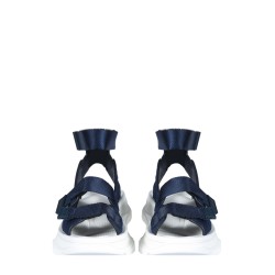 TREAD SANDALS