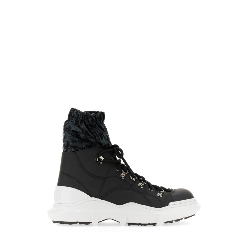 LACE-UP BOOT