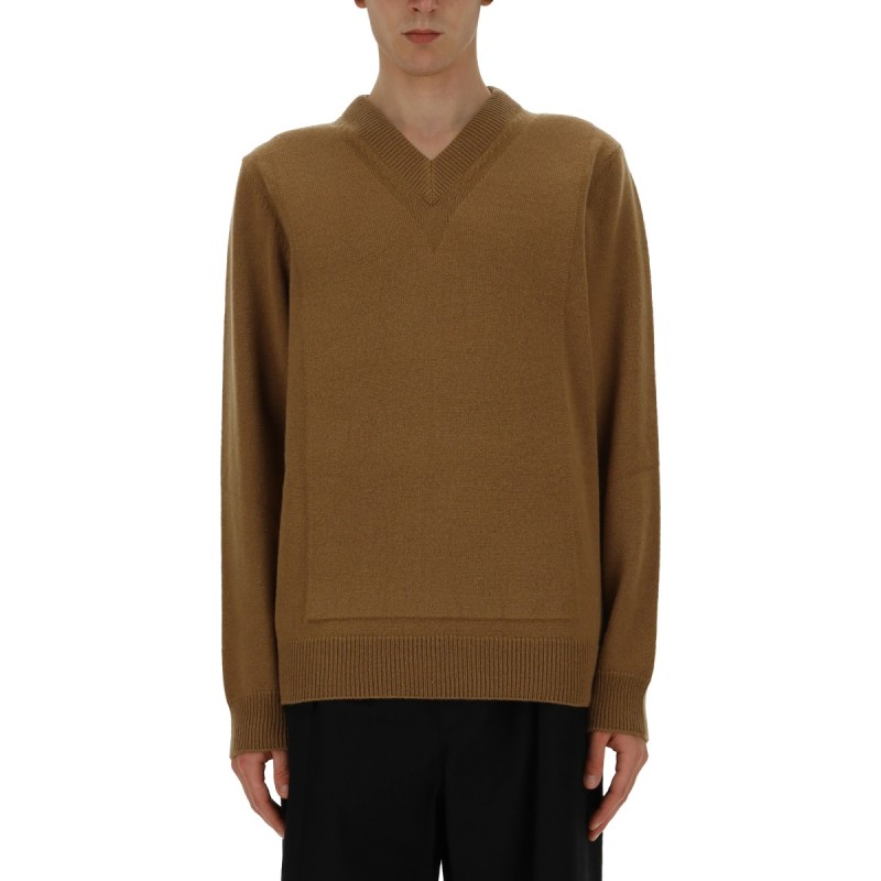 V-NECK SWEATER