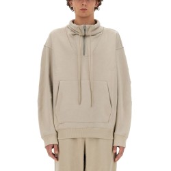 ZIP SWEATSHIRT.