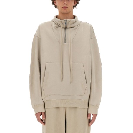 ZIP SWEATSHIRT.