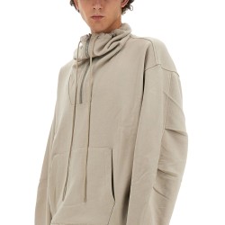 ZIP SWEATSHIRT.