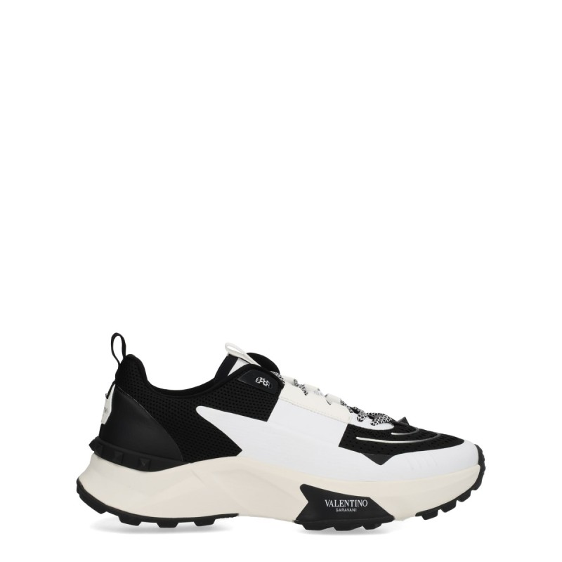 "TRUE ACT" SNEAKER