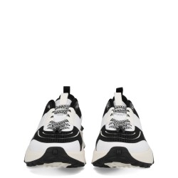 "TRUE ACT" SNEAKER