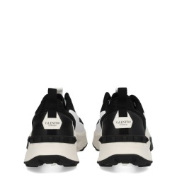 "TRUE ACT" SNEAKER