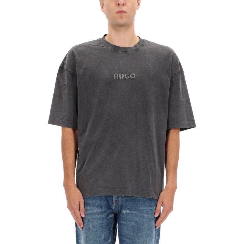 T-SHIRT WITH LOGO