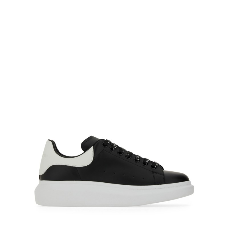 OVERSIZED SNEAKER