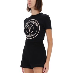 "V-EMBLEM" T-SHIRT