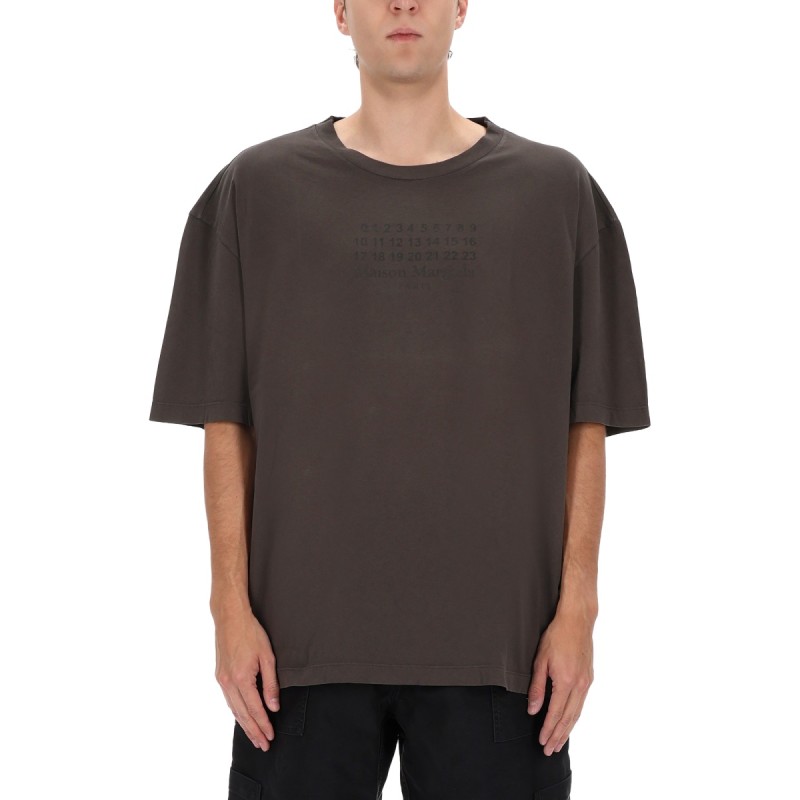 T-SHIRT WITH LOGO