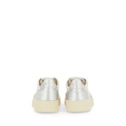MEDALIST LOW SNEAKER