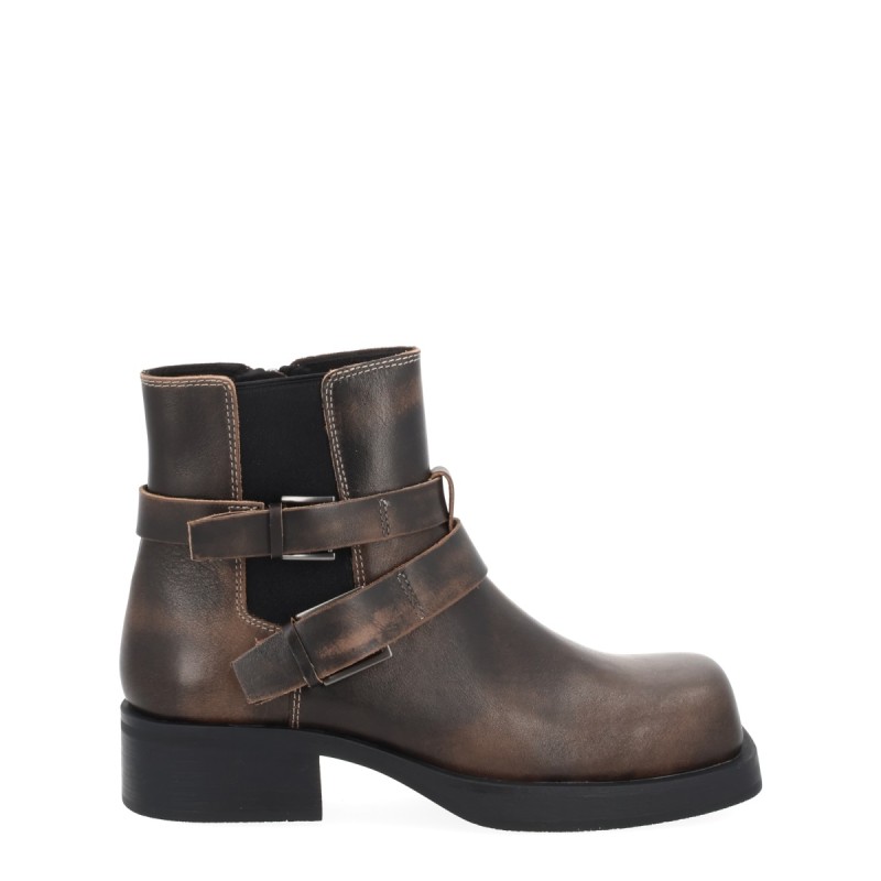 "YURI" BOOT