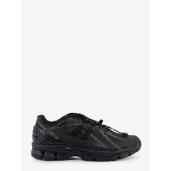 U190631 Gore-tex sneakers with side logo