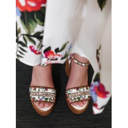 Raffia sandals with floral embroidery