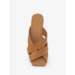 Leather sandals with suede detail