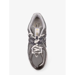 19064 mesh sneakers with logo on the side