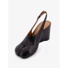 Tabi leather pumps