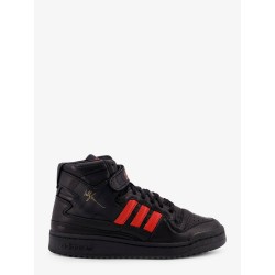 Leather sneakers with iconic logo on the side
