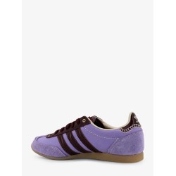 Nylon sneakers with suede inserts