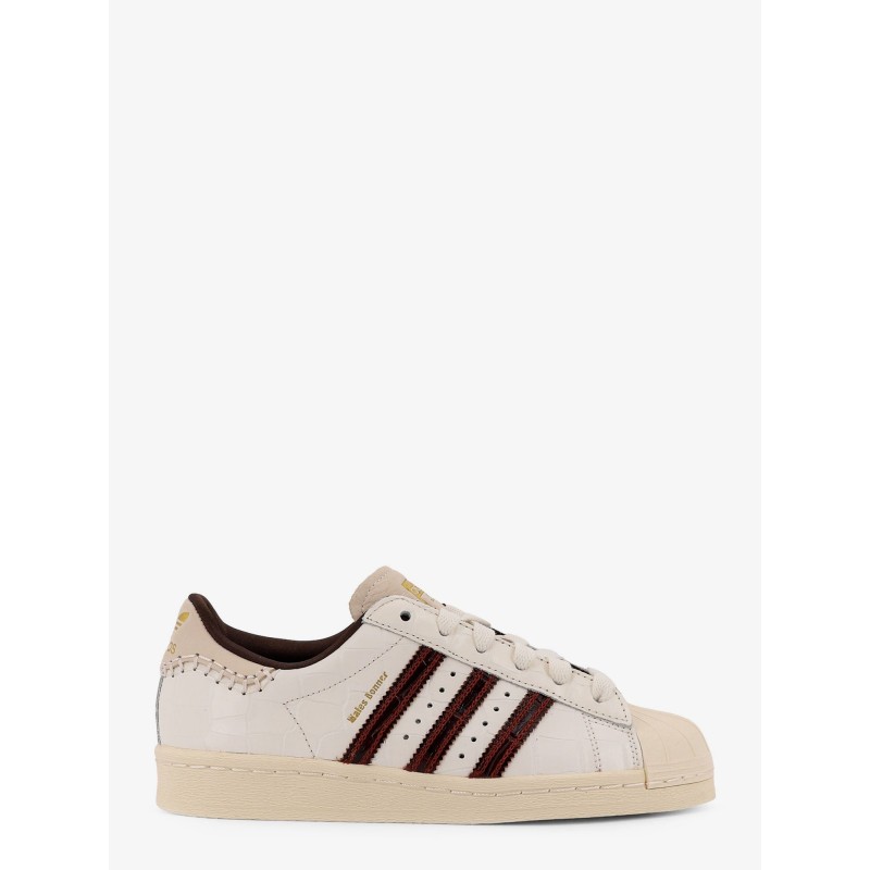 WB Superstar leather sneakers withlettering logo on the side