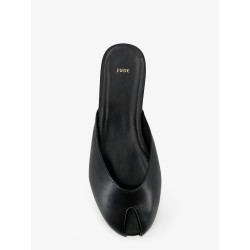 Date Flat leather sandals