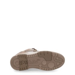 SNEAKER "OUT OF OFFICE"
