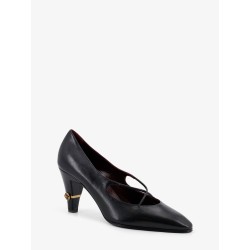 Criss-Cross Medallion leather pumps