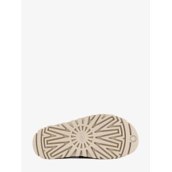 Rubber sandals with embossed logo