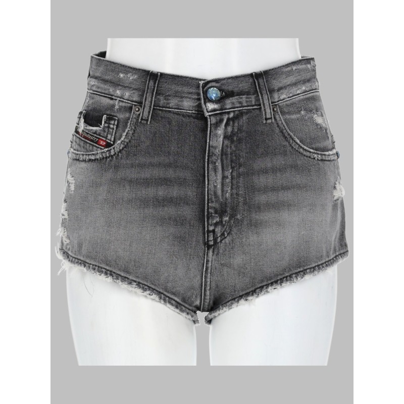 SHORTS IN DENIM CON ORLI SFRANGIATI