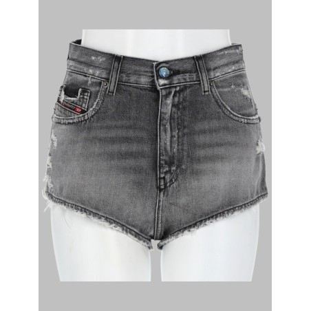 SHORTS IN DENIM CON ORLI SFRANGIATI