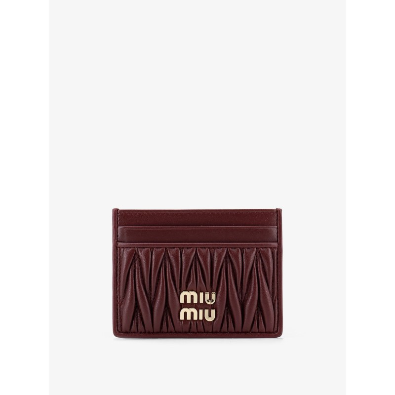 Matelassé leather card holder with metal lettering logo
