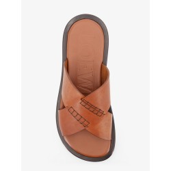 Flex leather sandals with crisscross detail