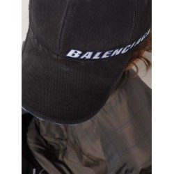 Cotton baseball hat with distressed effect