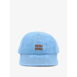 Cotton hat with embroidered logo on the front