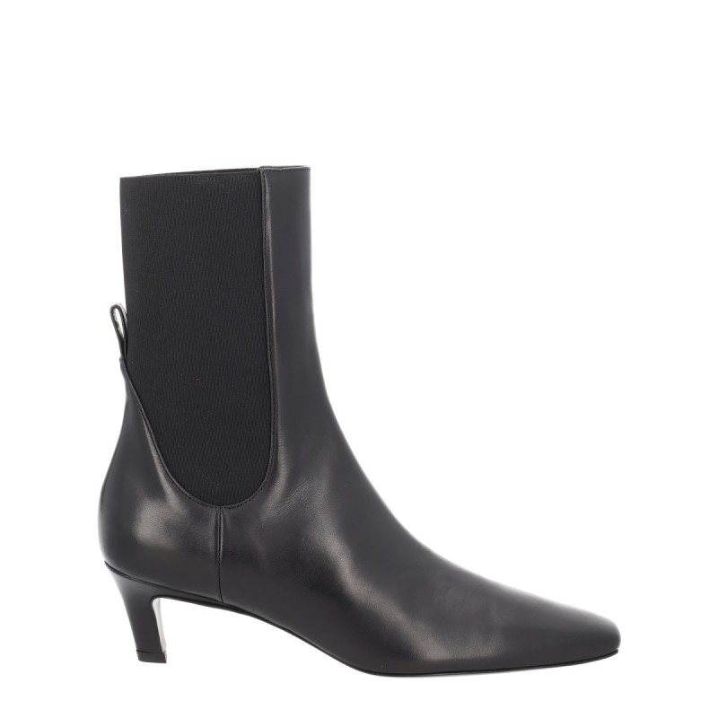 HEELED BOOT
