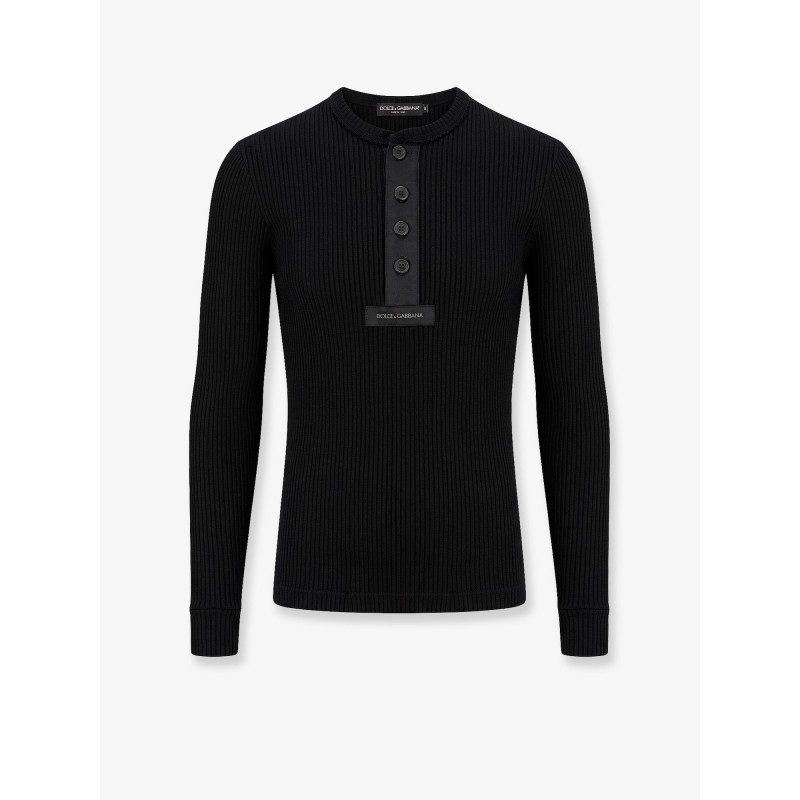 Ribbed cotton sweater with metal logo on the front