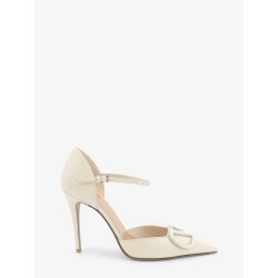 D'Orsay patent pumps with VLogo Signature
