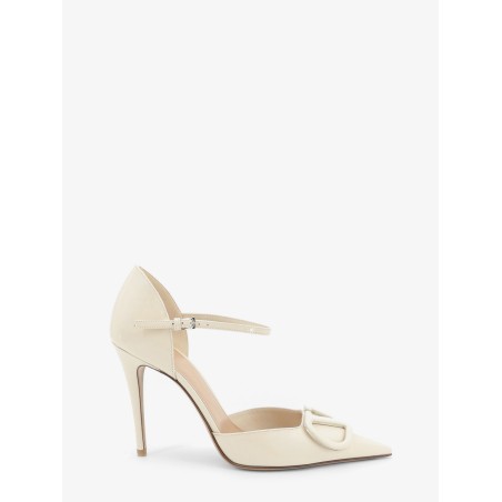D'Orsay patent pumps with VLogo Signature