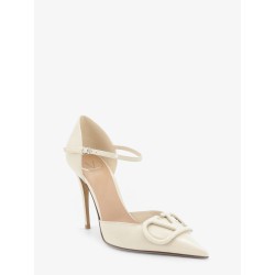 D'Orsay patent pumps with VLogo Signature
