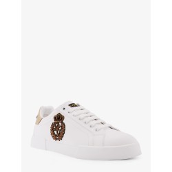 Leather sneakers with iconic patch logo on the side