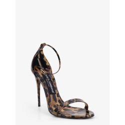 Leather sandals with leo print
